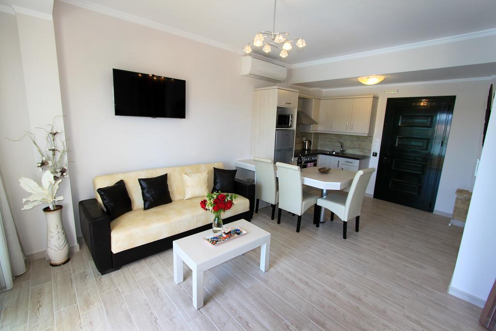 Paralia Luxury Suites Agios Stefanos Avliotes  Pokój zdjęcie