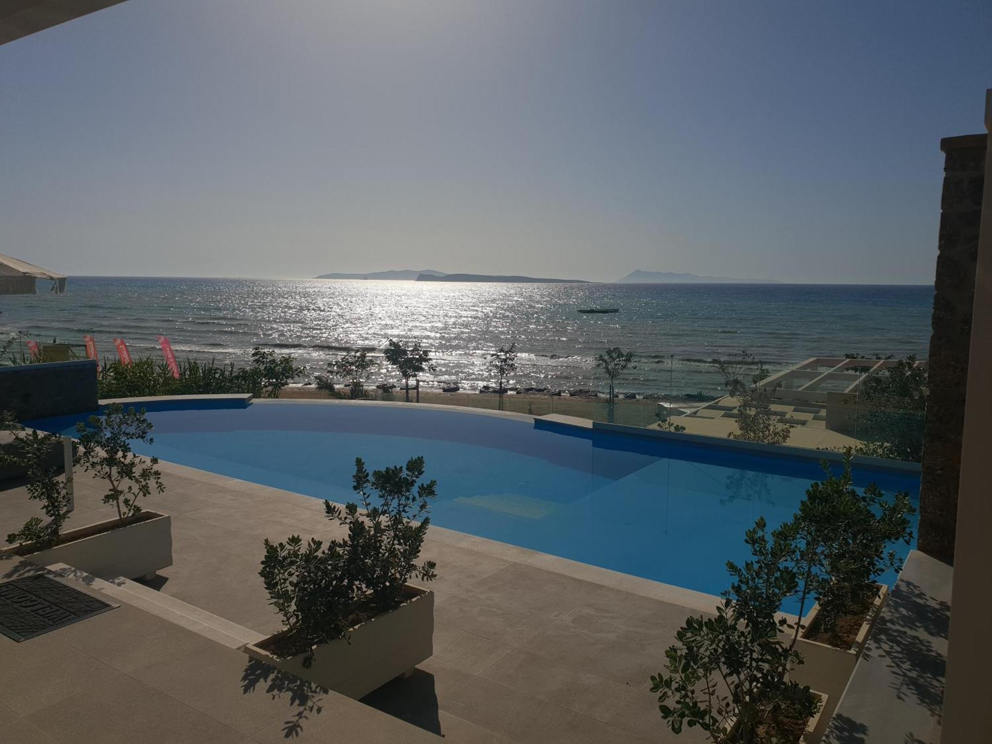 Paralia Luxury Suites Agios Stefanos Avliotes  Zewnętrze zdjęcie